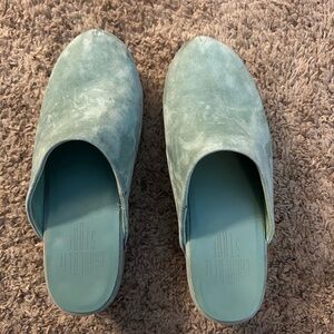 Charlotte Stone Martino Clogs Size 7, Turquoise/Mint.